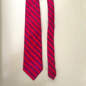 LANDS END MENS SILK TIE. HANDSEWN IN USA